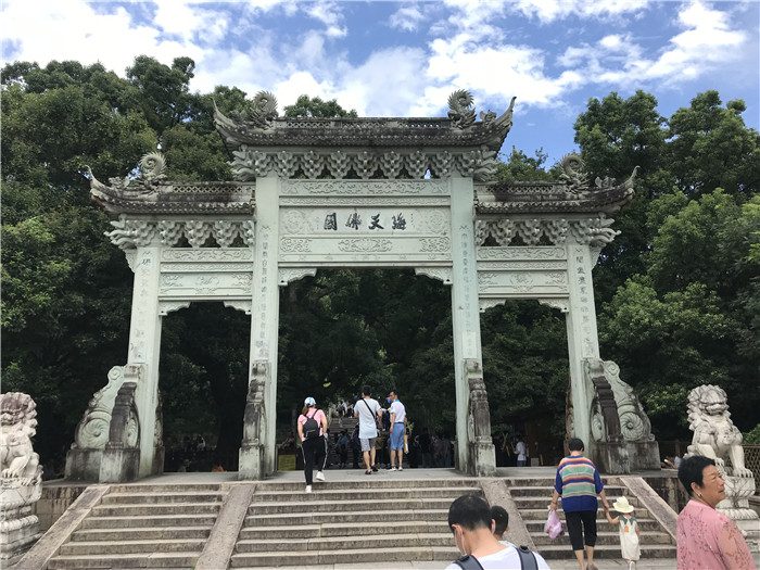 三門(mén)石牌坊