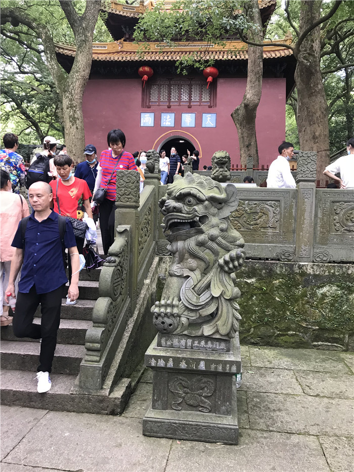 青石獅子