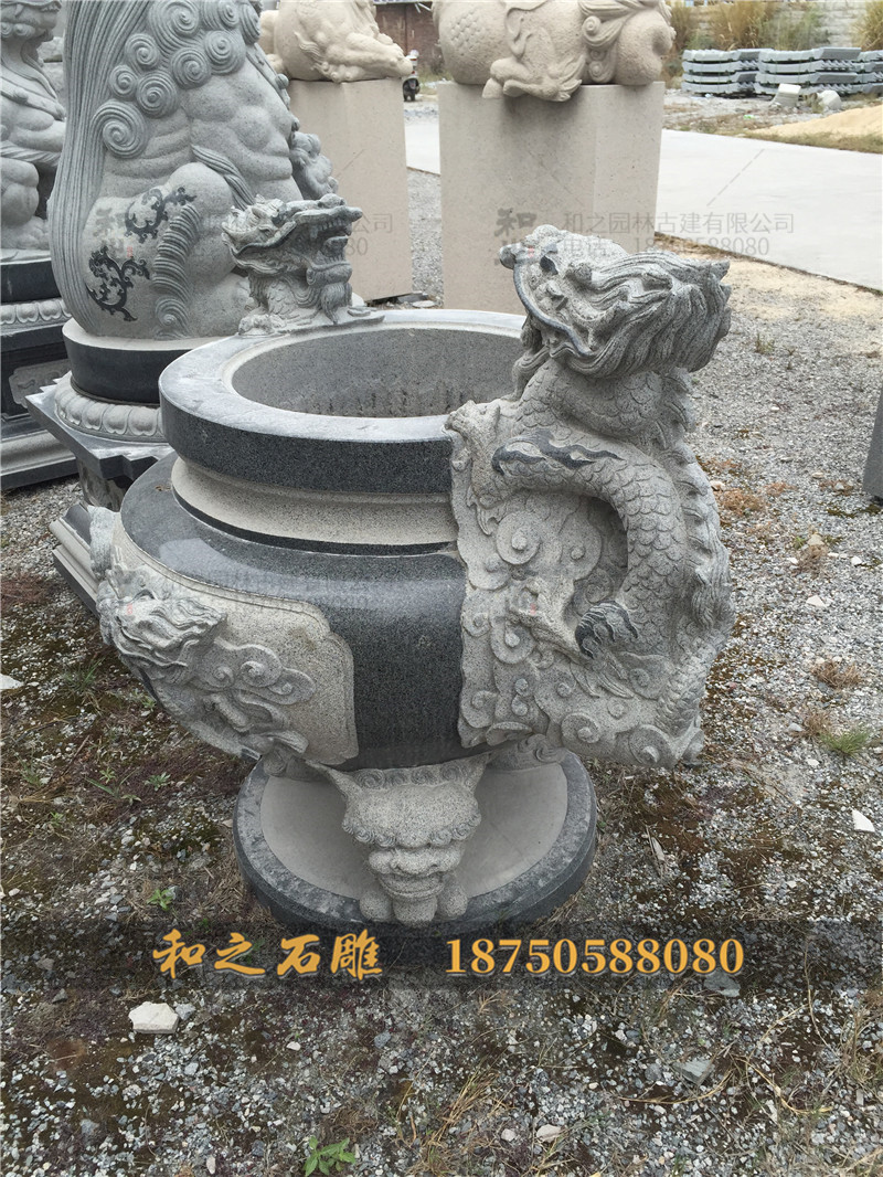 寺廟門前的大香爐