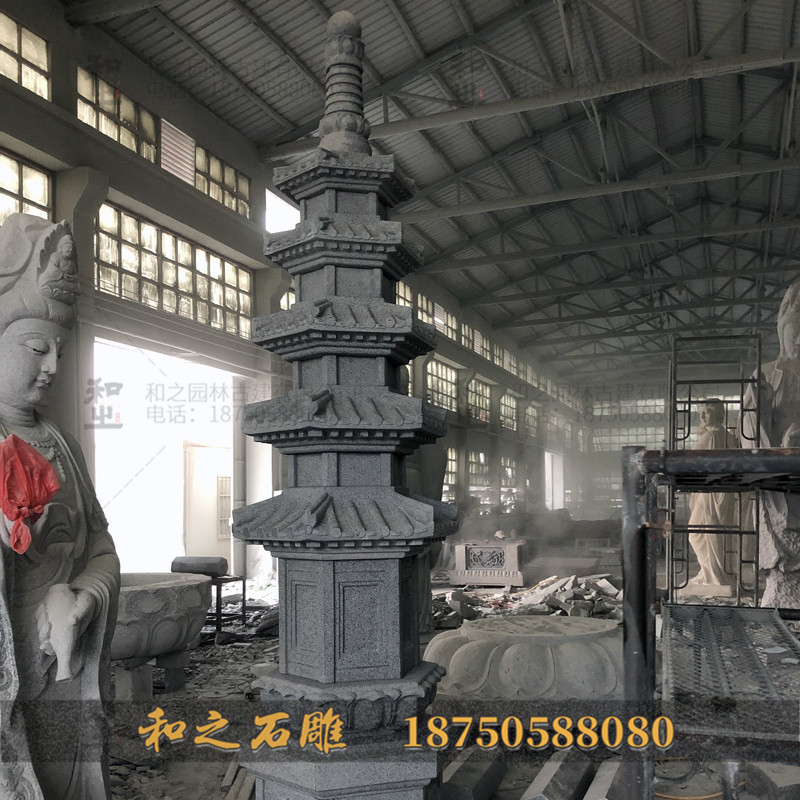 青石石雕佛塔 青石石雕佛塔